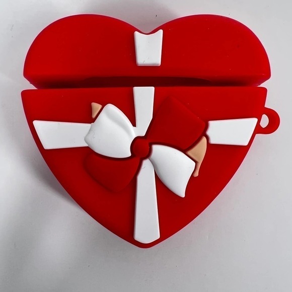 Nordstrom Heart Gift Airpods Case - Picture 3 of 8